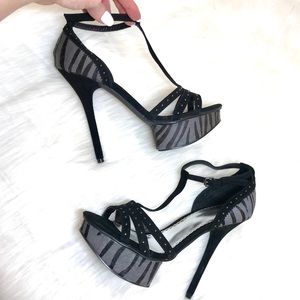 BEBE T STRAP FUR PUMP